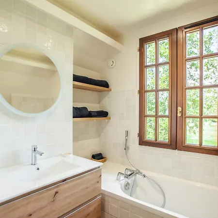 Villa Roman ヴィラ Mesnils-sur-Iton